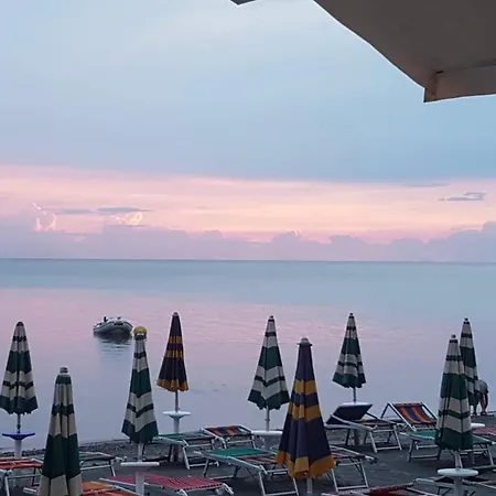 Odore Di Mare Con Jacuzzi Apartman